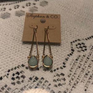 Stephan & co dangle earrings NWT